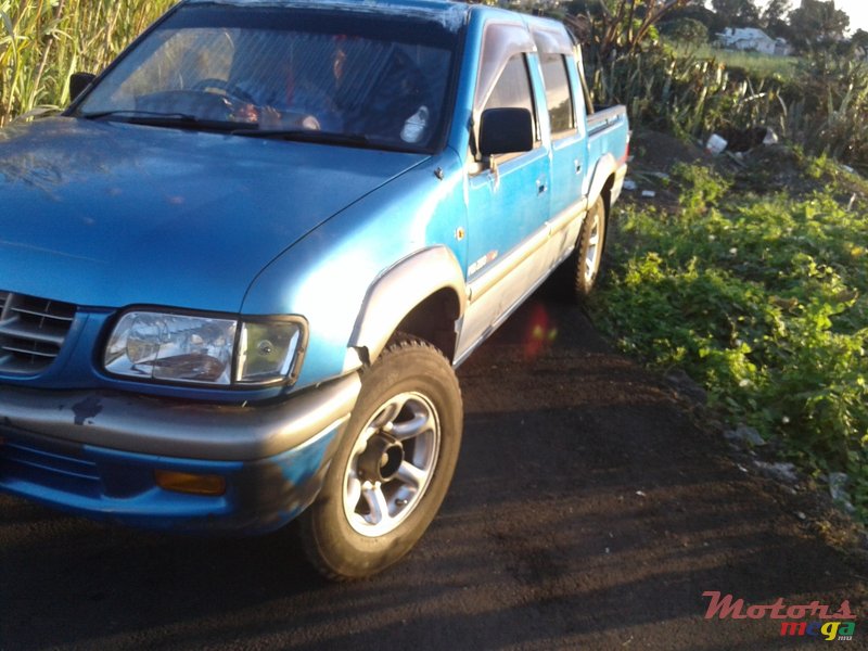 2000' Isuzu KB Series photo #2