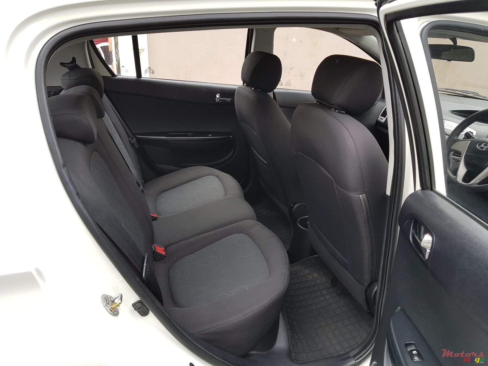 2011' Hyundai i20 photo #6