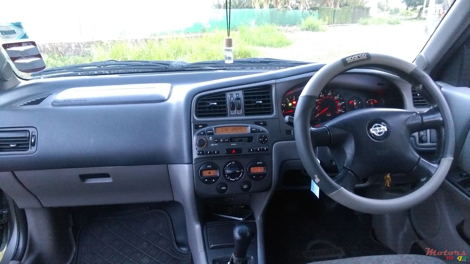 2001' Nissan Primera photo #2