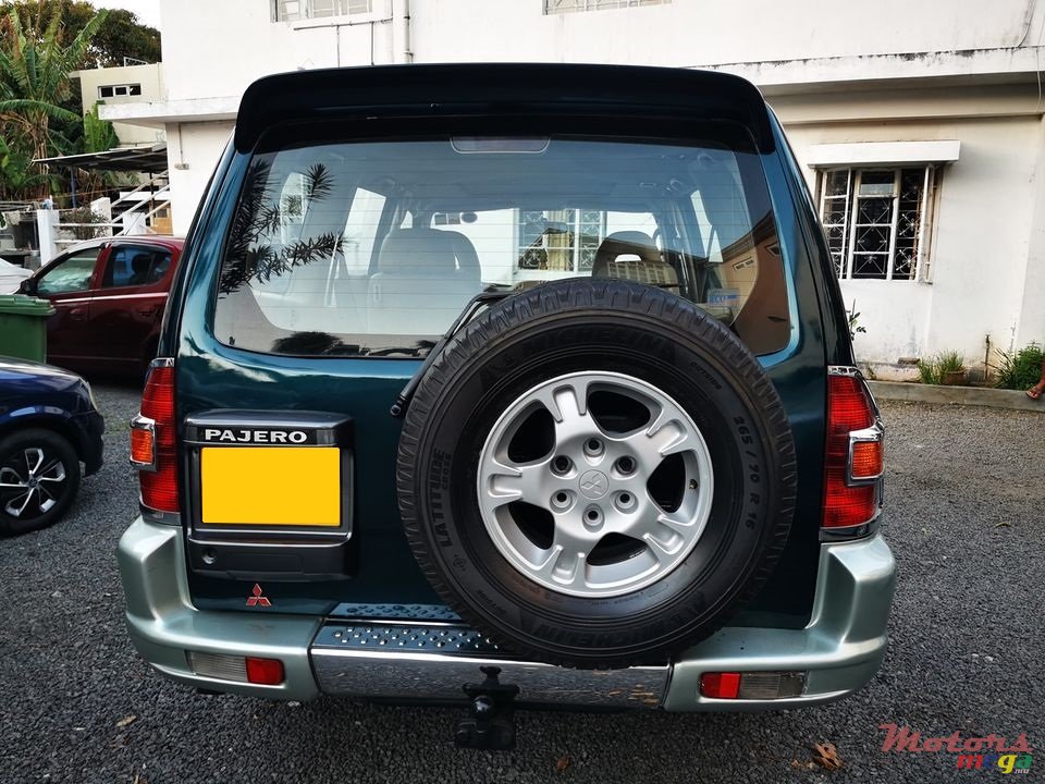 2000' Mitsubishi Pajero photo #3