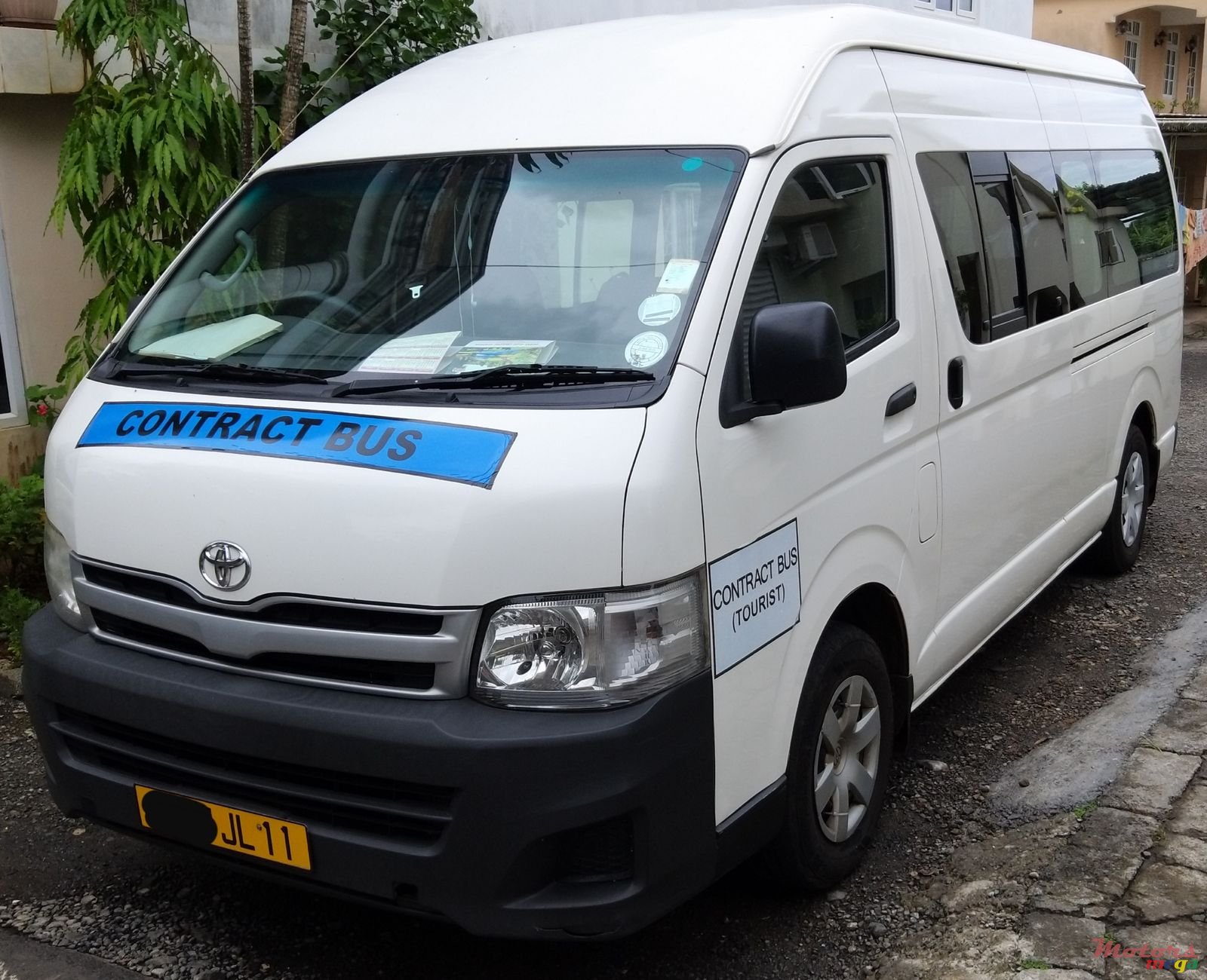 2011' Toyota HiAce photo #4