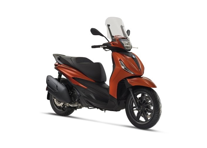 Piaggio présente les scooters Beverly 300 et 400 cm3