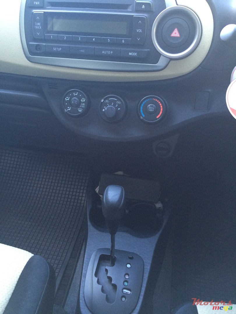 2011' Toyota Vitz photo #4