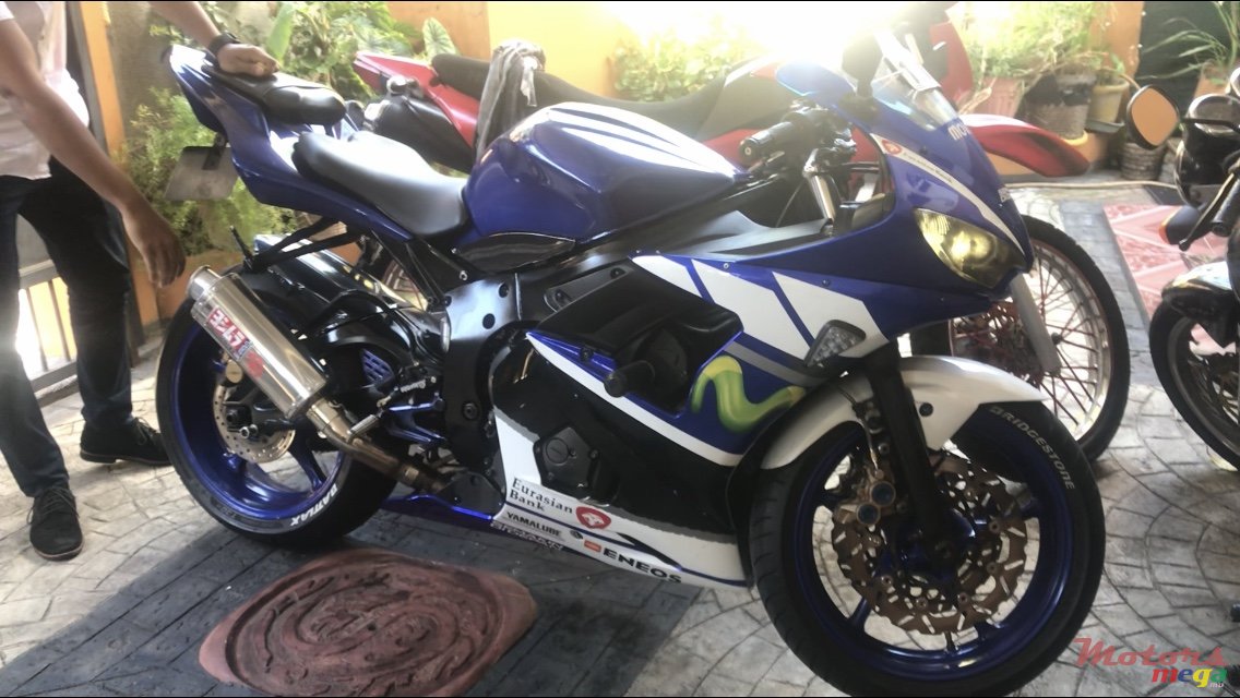 2004' Yamaha photo #1