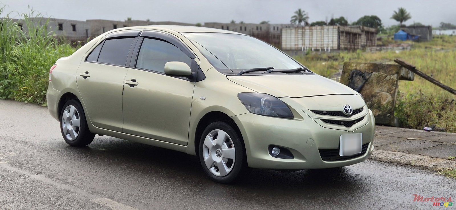2006' Toyota Belta photo #1