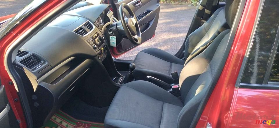 2011' Suzuki Swift photo #5