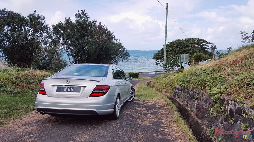 2009' Mercedes-Benz C-Class photo #1