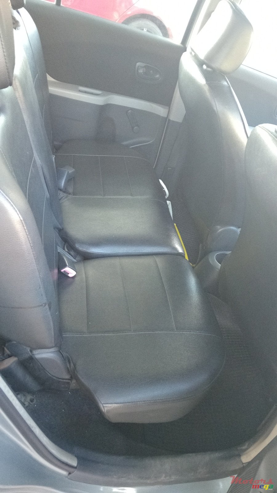 2008' Toyota Yaris photo #4