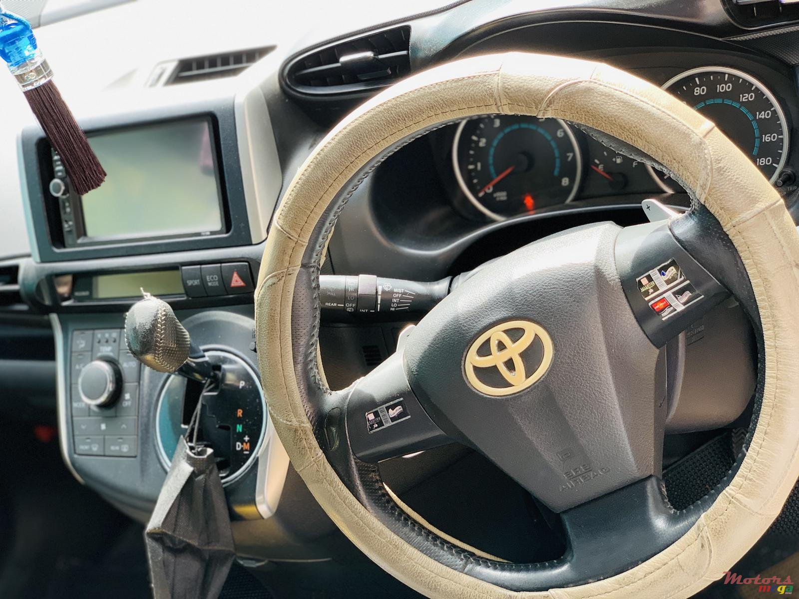 2010' Toyota Wish with gaz kit photo #6