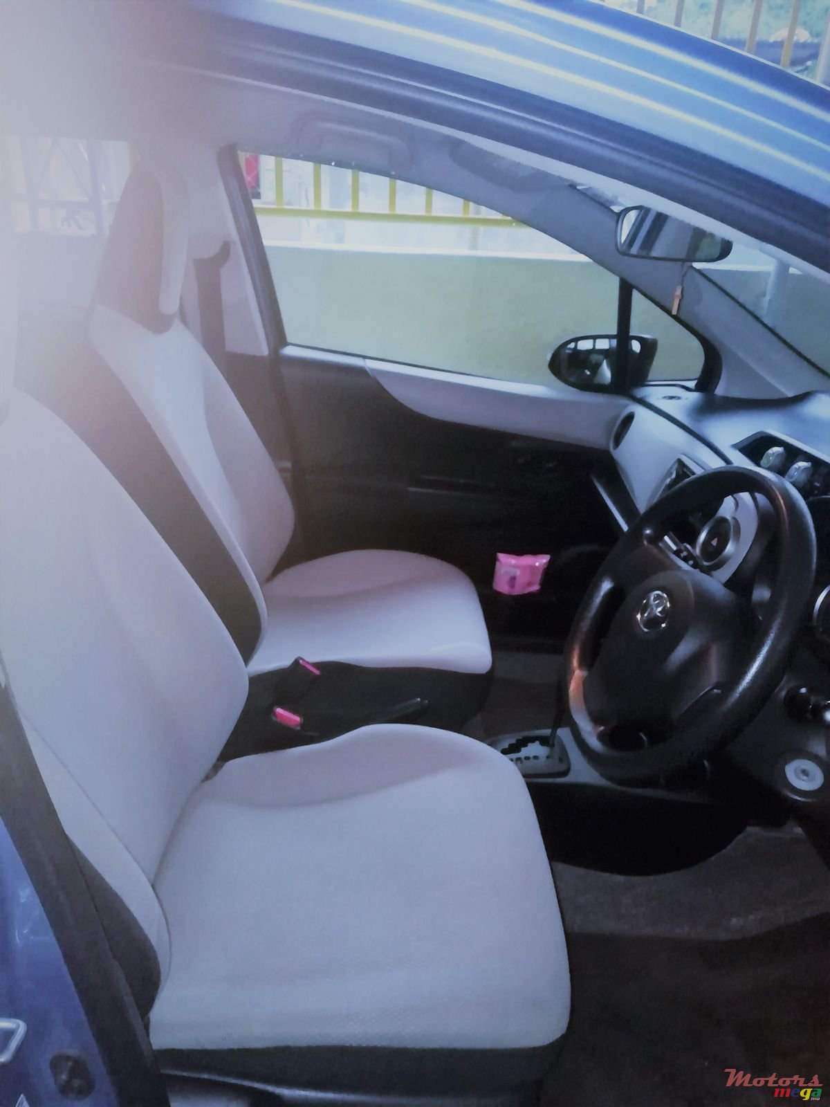 2012' Toyota Vitz photo #3