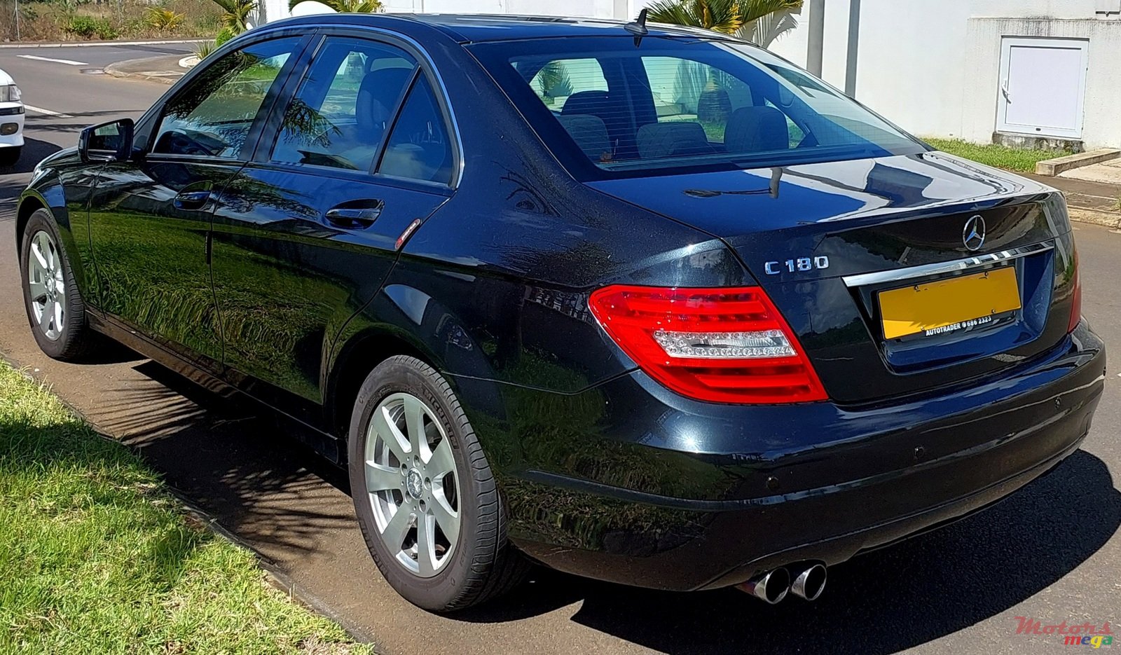 2014' Mercedes-Benz C-Class C180 photo #3