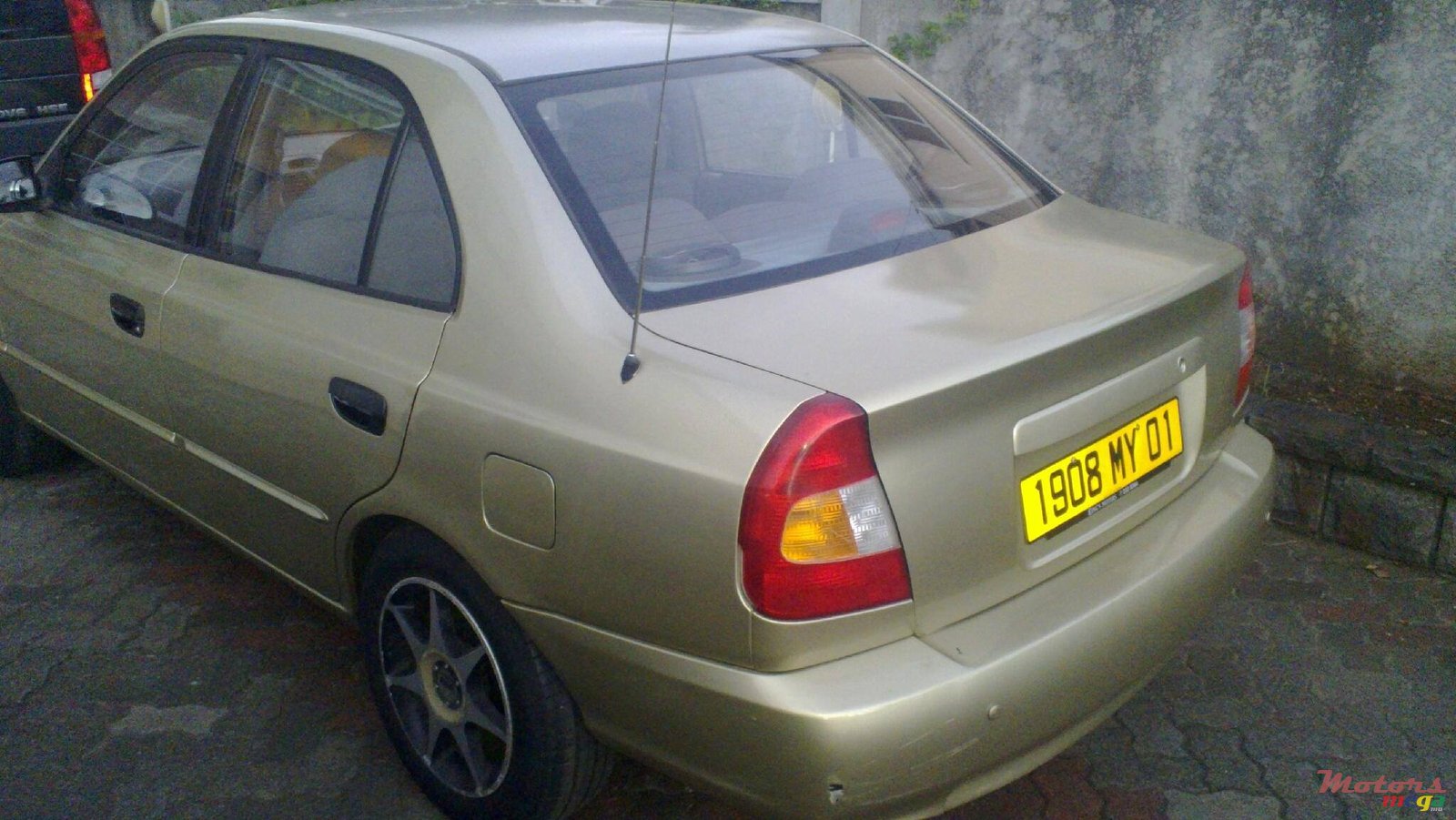 2001' Hyundai Accent photo #1