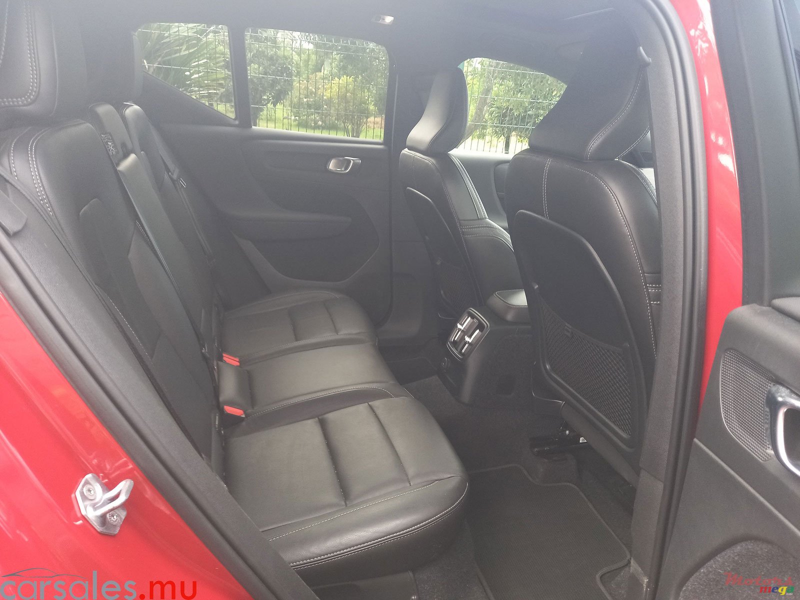 2020' Volvo XC40 1.5 Hybrid photo #6