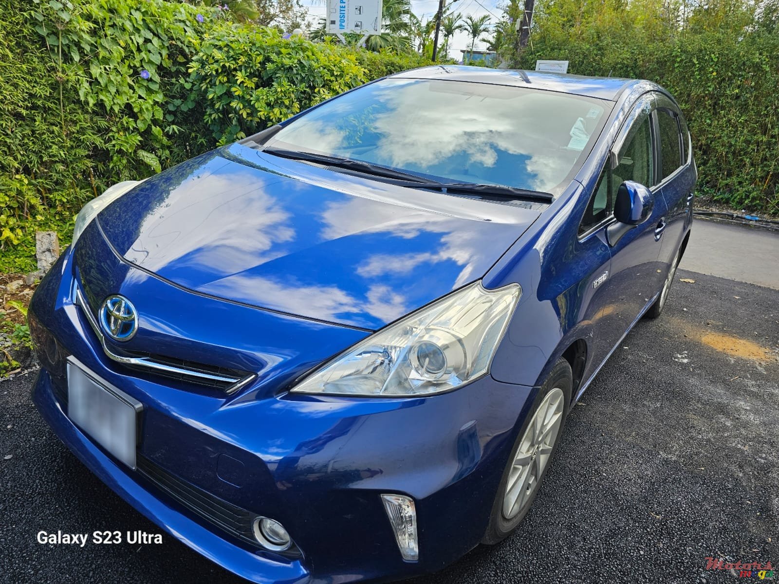 2014' Toyota Prius+ photo #1