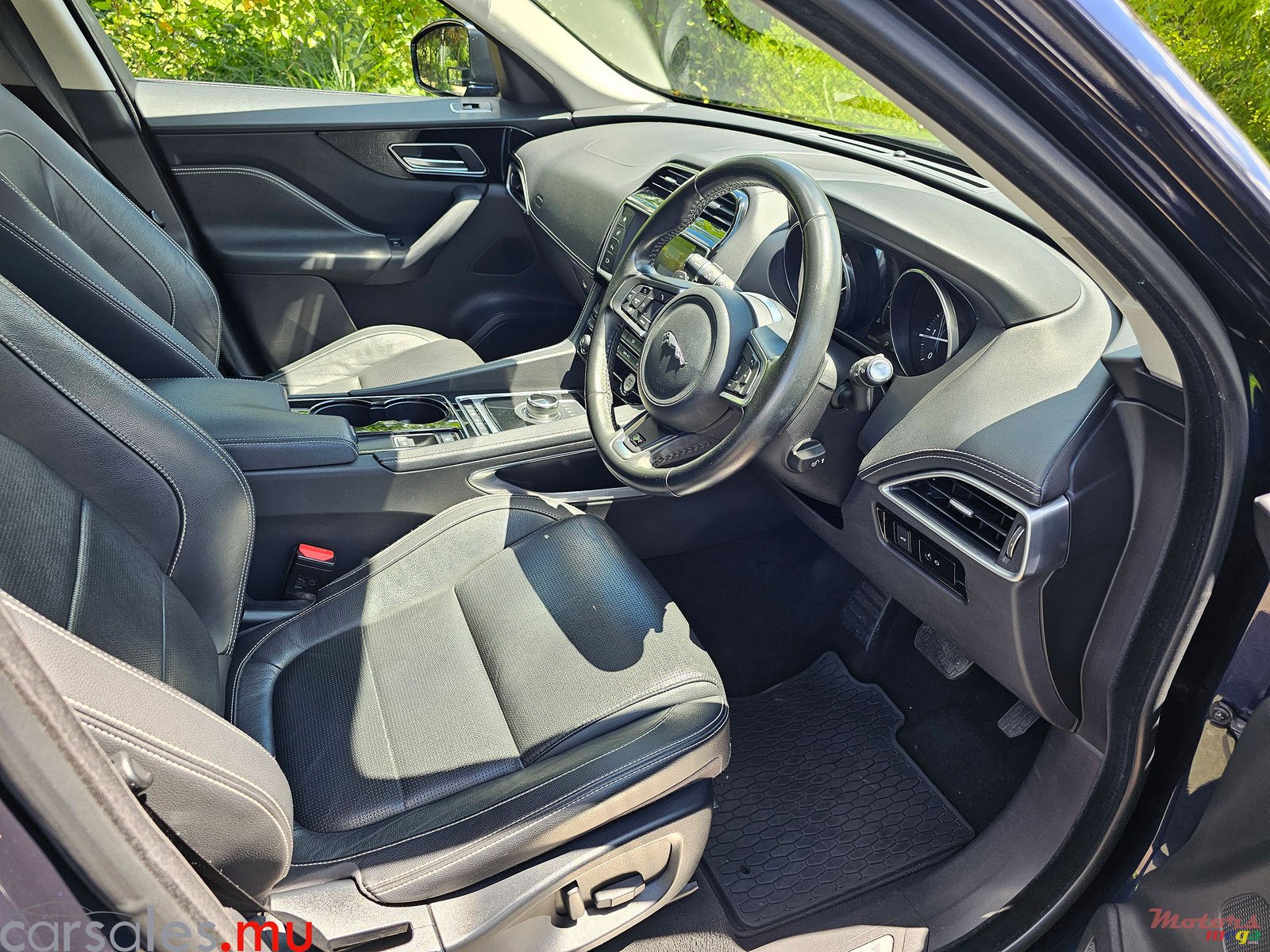 2017' Jaguar F-Pace 20d R-Sport AWD photo #5