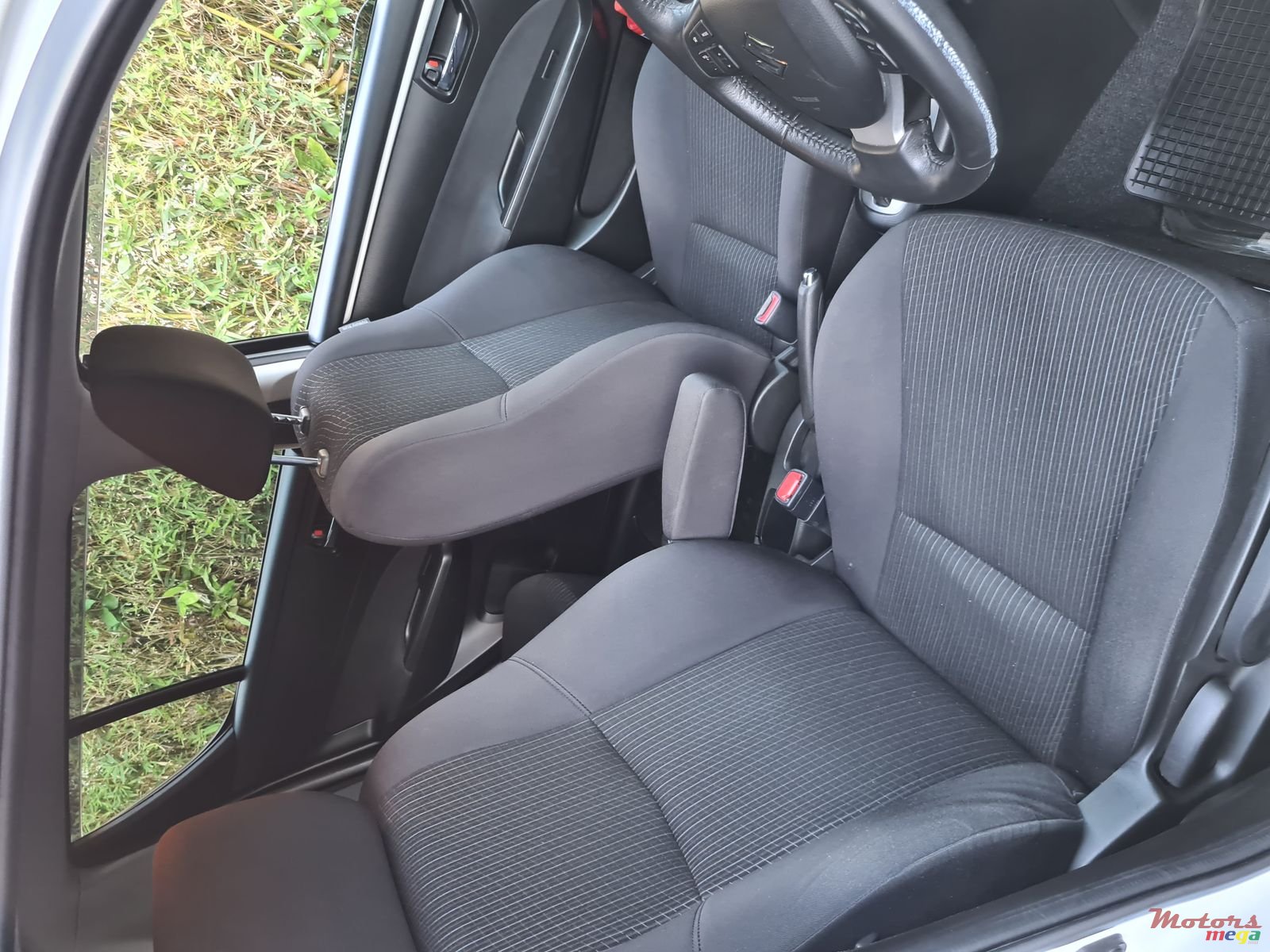 2014' Suzuki Swift RS AUTOMATIC photo #6