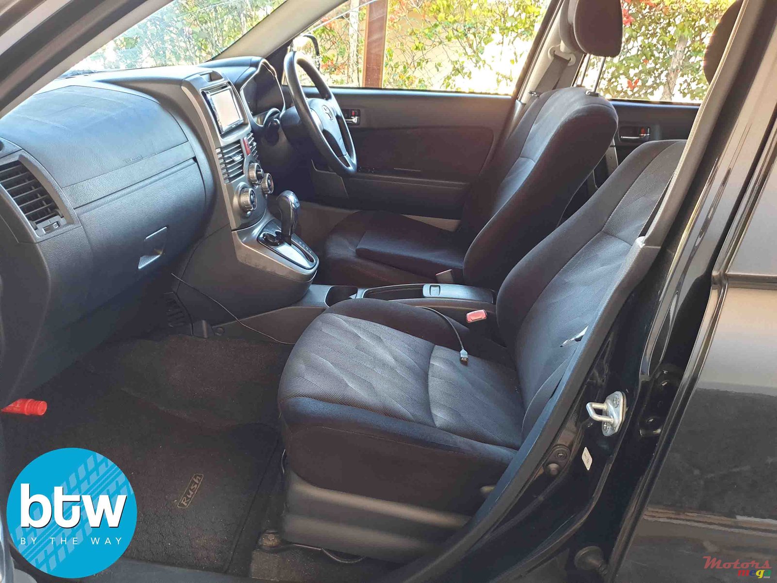 2012' Toyota Rush Automatique photo #5