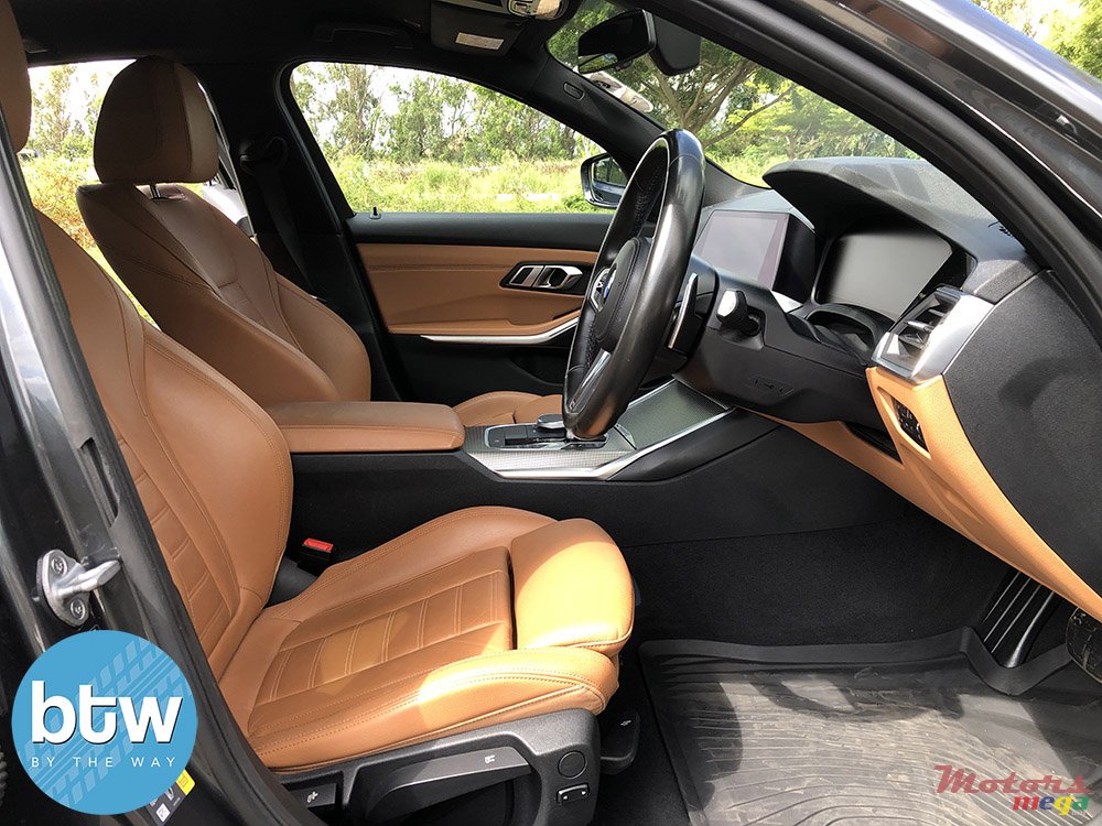 2020' BMW 3 Series 330e M Sport Pack photo #5