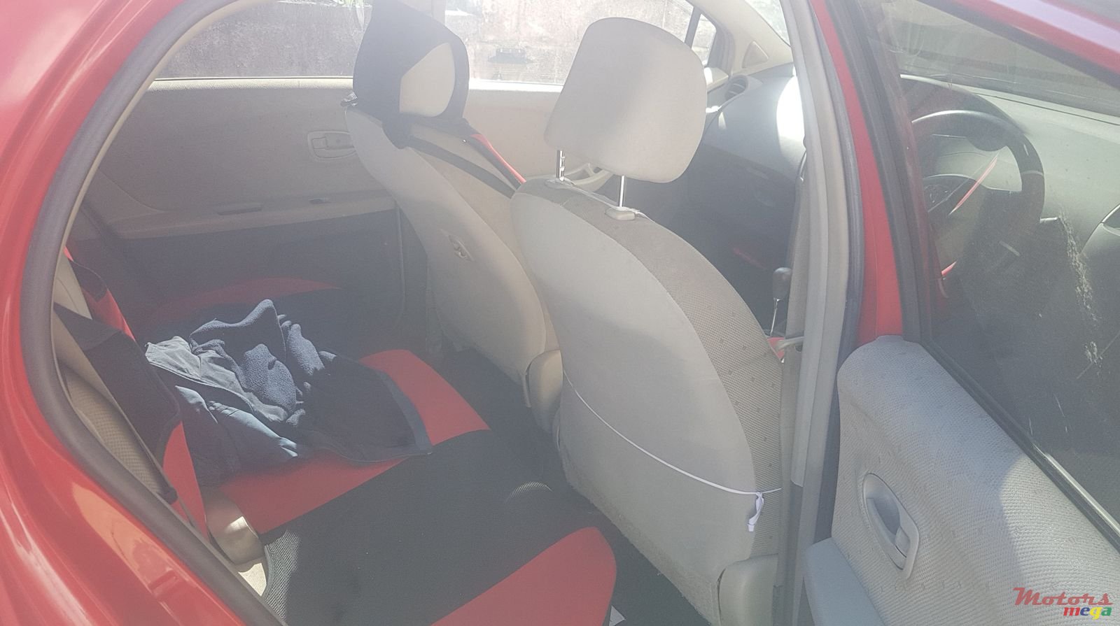 2008' Toyota Vitz photo #1