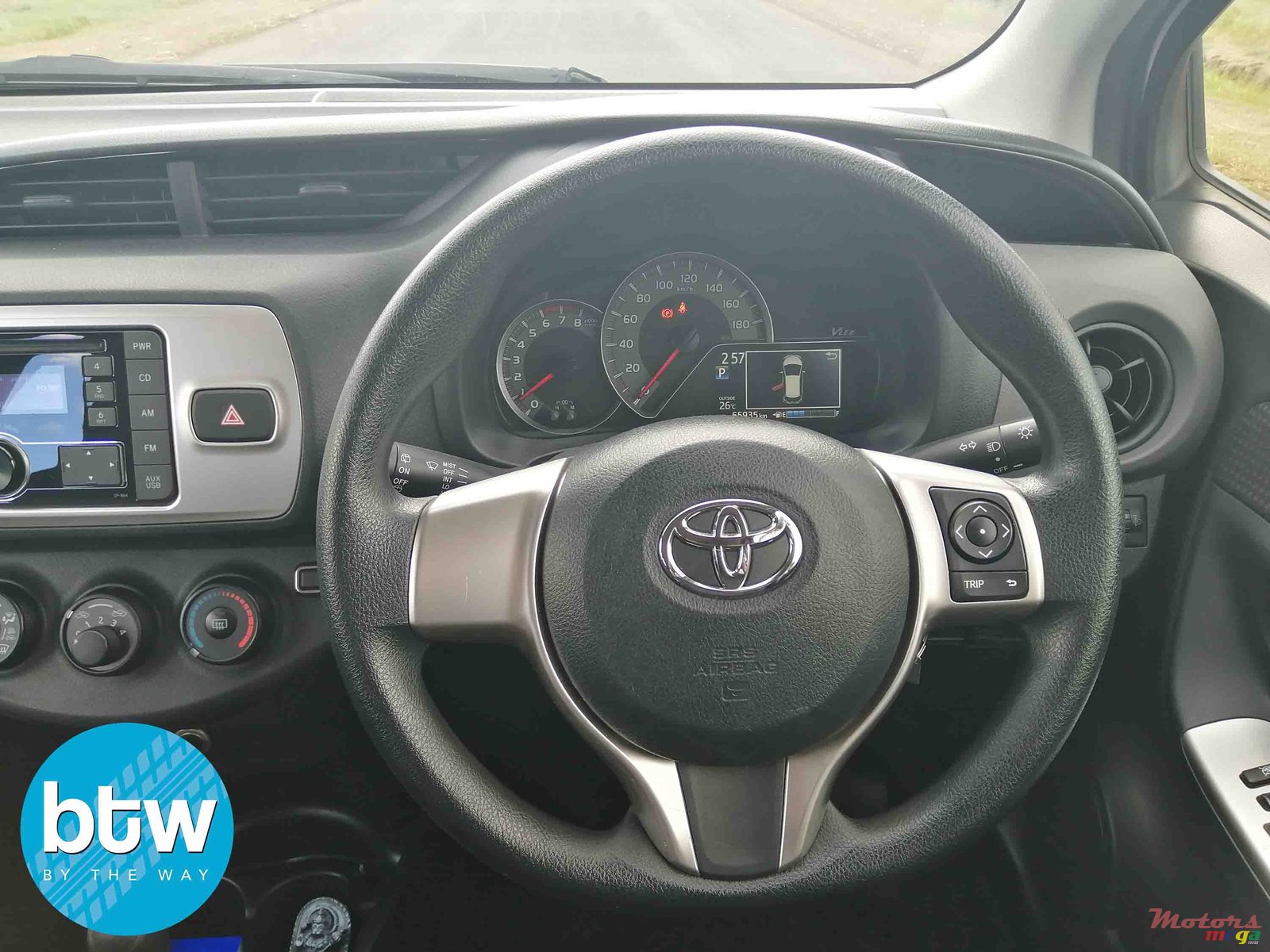 2015' Toyota Vitz photo #6