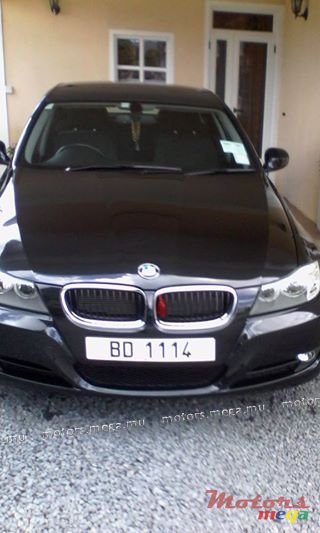 2010' BMW 3 Series 318i photo #1