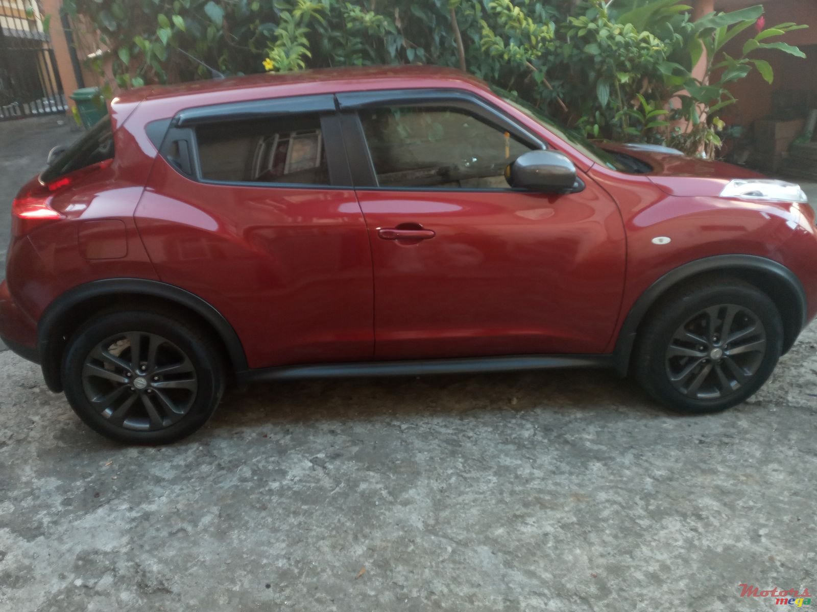 2011' Nissan Juke photo #1