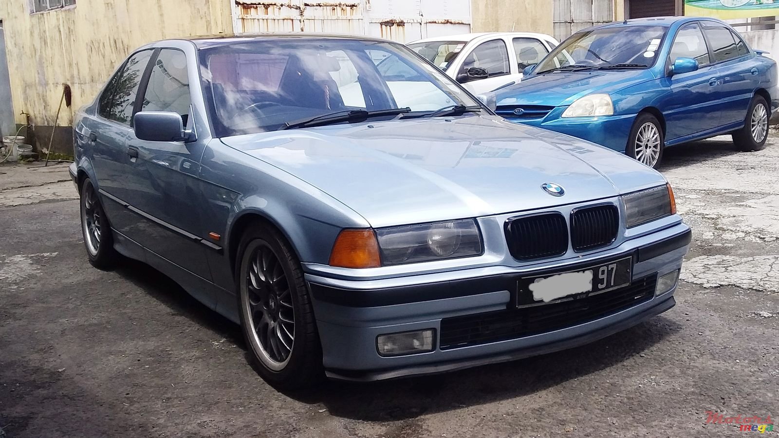 1997' BMW 3 Series 318i photo #1