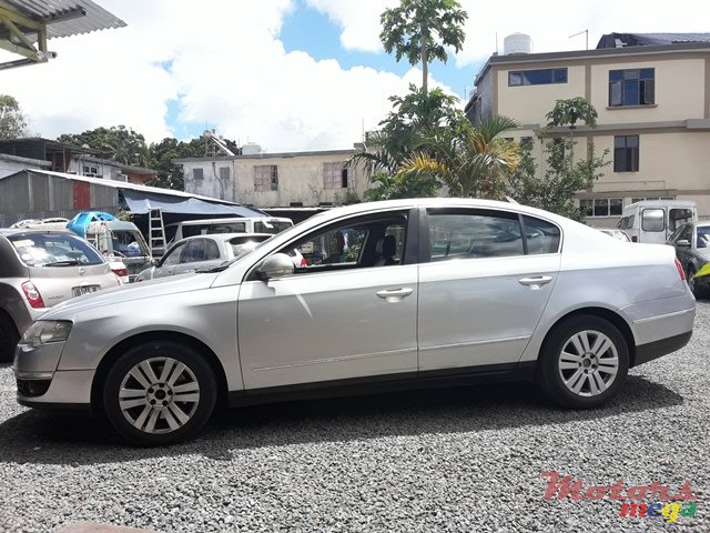 2006' Volkswagen Passat photo #2