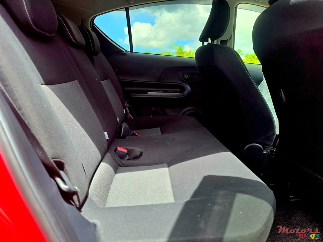 2020' Toyota Aqua photo #7