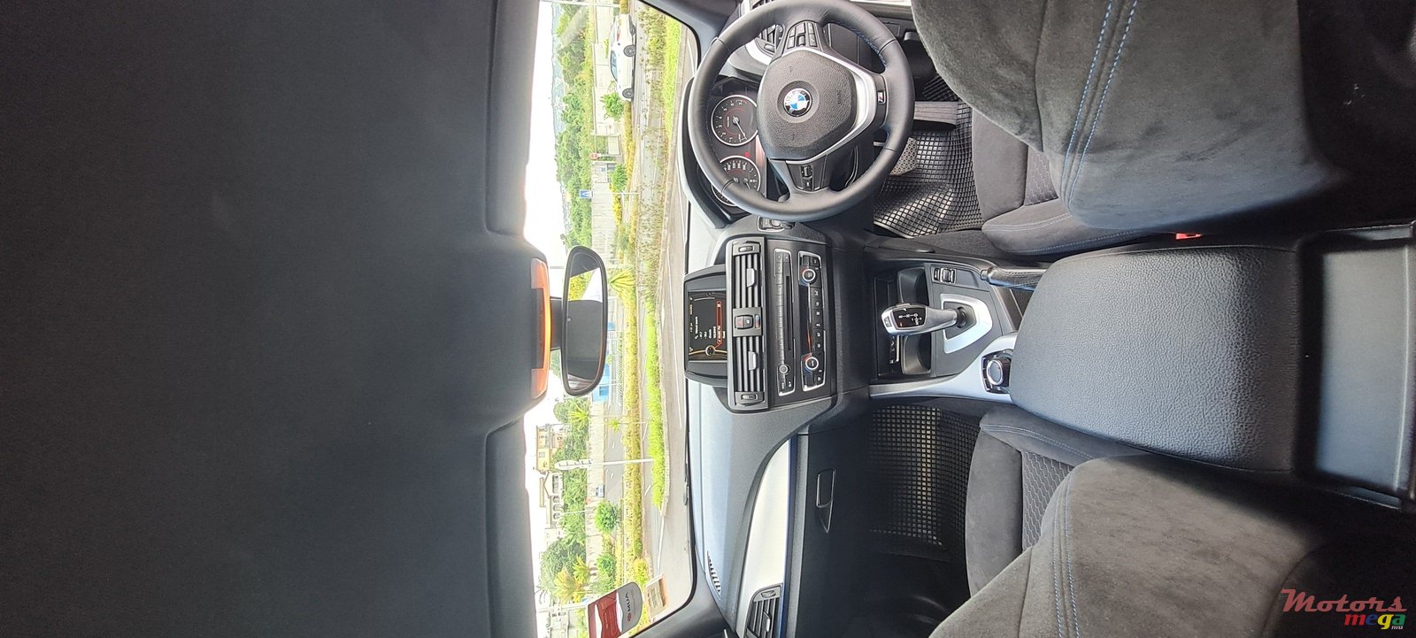 2013' BMW 1 Series 5 Door photo #6