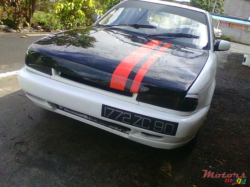 1990' Nissan Sunny photo #1