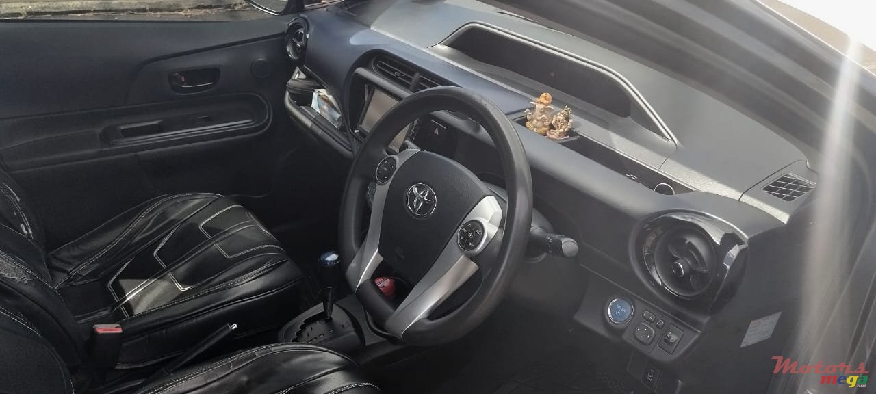 2015' Toyota Aqua photo #5