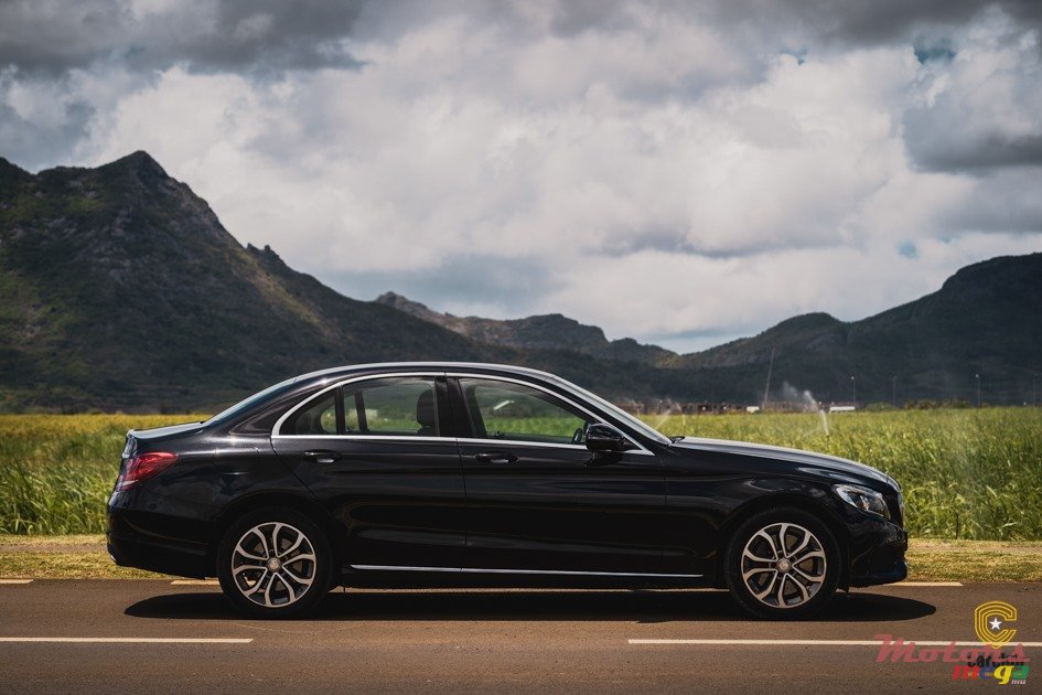 2016' Mercedes-Benz 300 photo #4