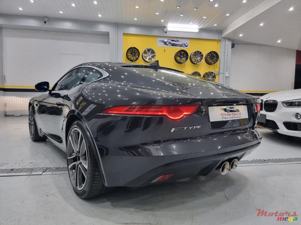 2015' Jaguar F-Type photo #3