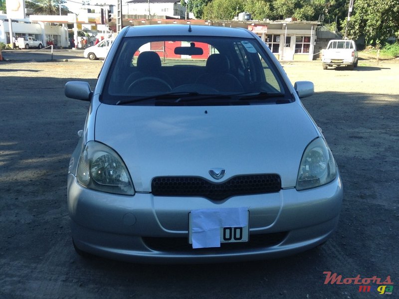 2000' Toyota Vitz photo #1