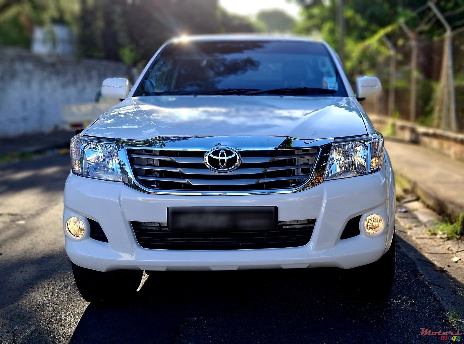 2015' Toyota Hilux photo #2