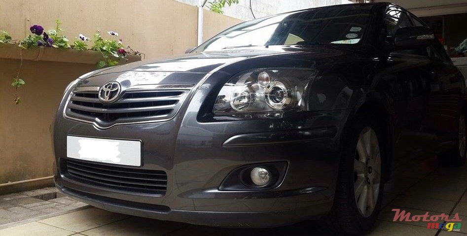 2007' Toyota Avensis photo #1
