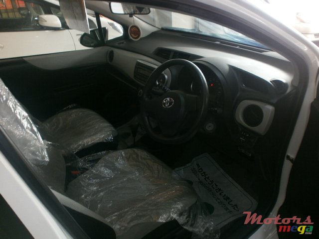 2013' Toyota Vitz photo #5