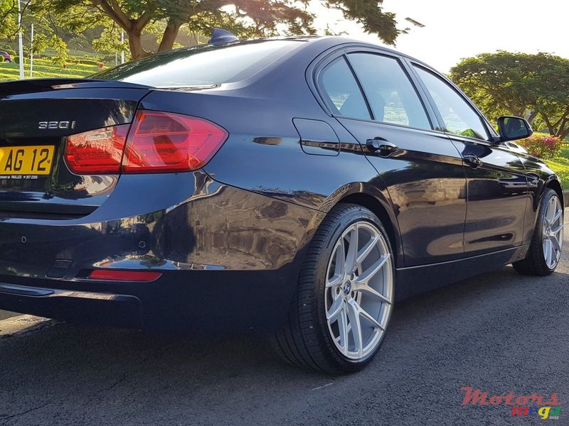 2012' BMW 3 Series photo #4