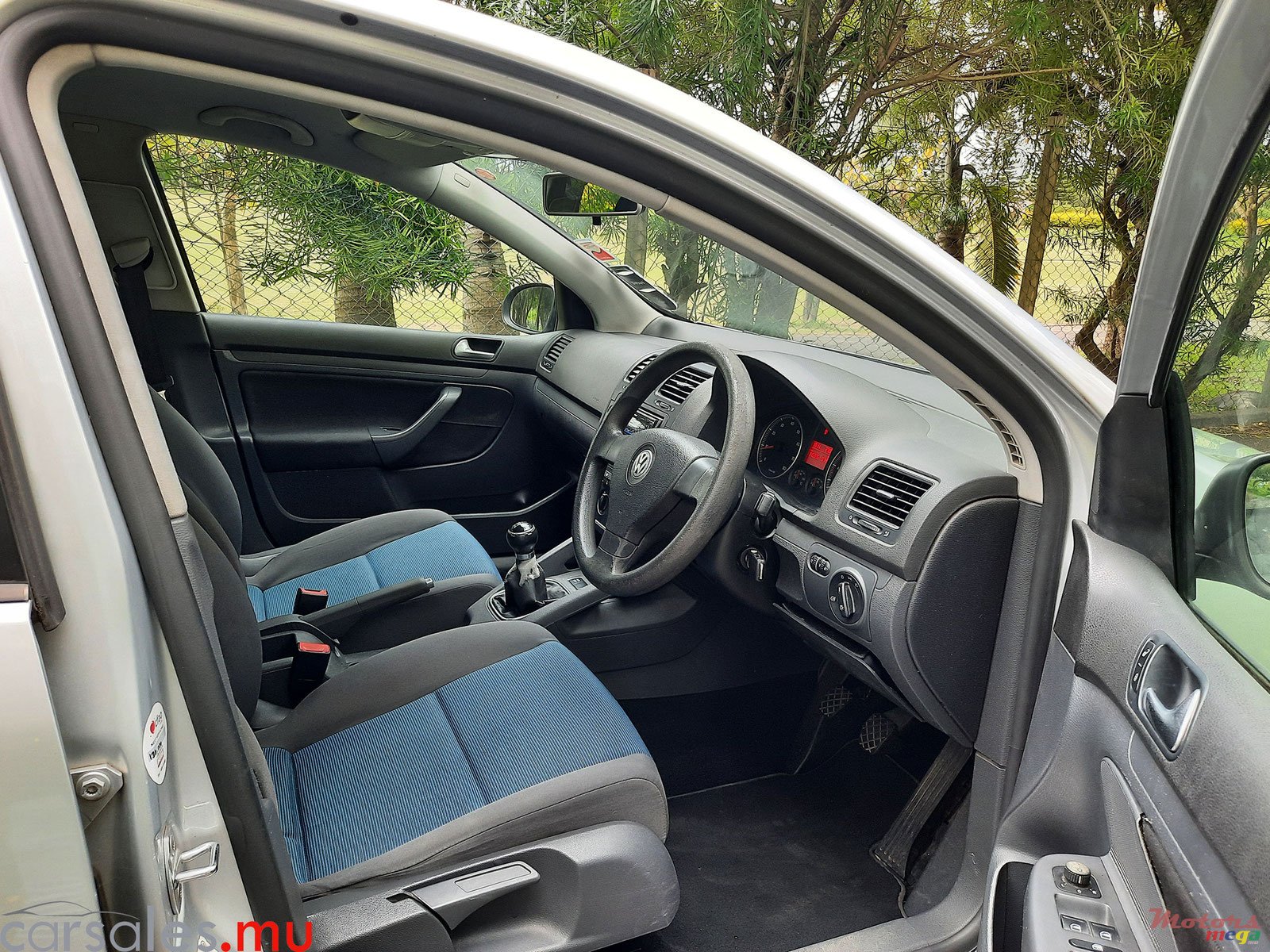 2009' Volkswagen Golf 1.4 Hatchback photo #6