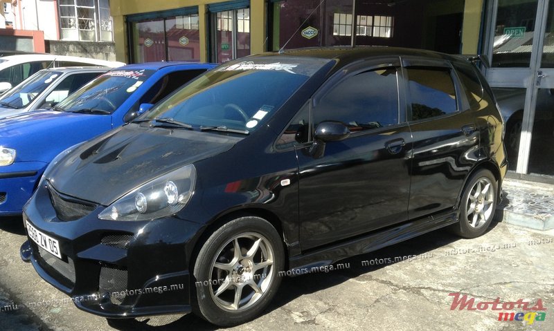 2005' Honda Jazz photo #1