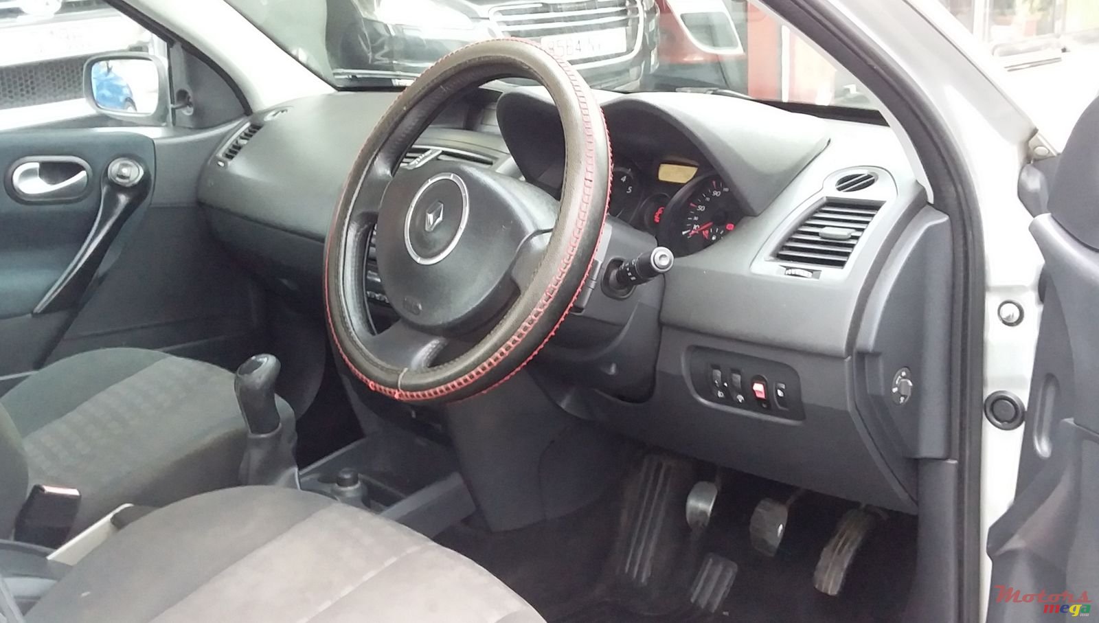2007' Renault Megane photo #3