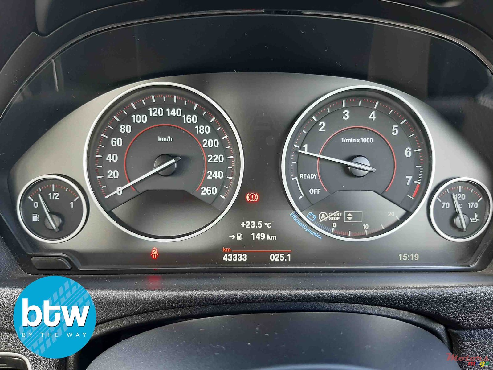 2017' BMW 318 photo #7