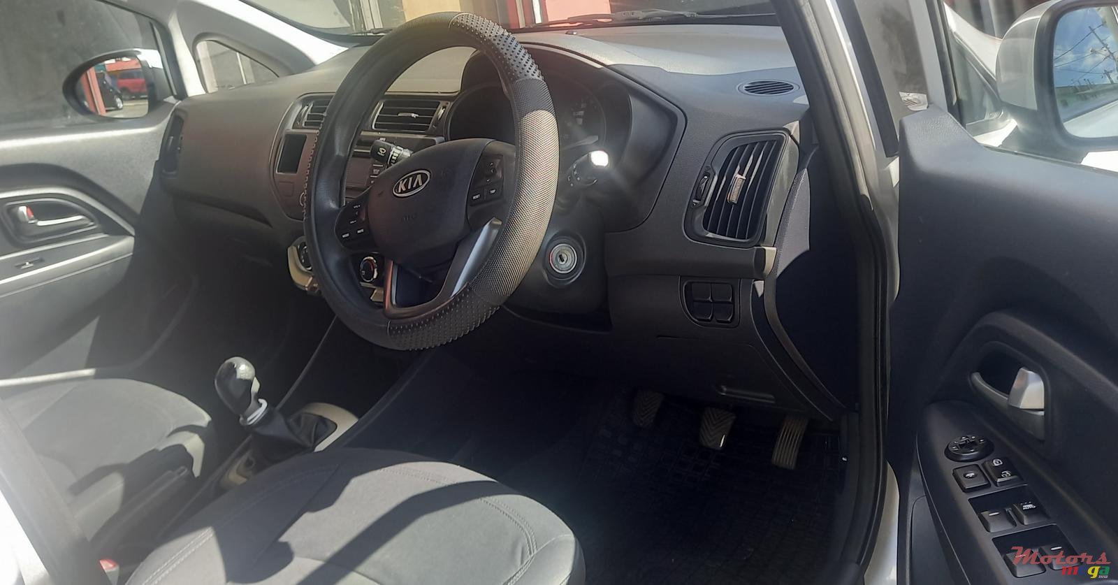 2012' Kia Rio photo #5