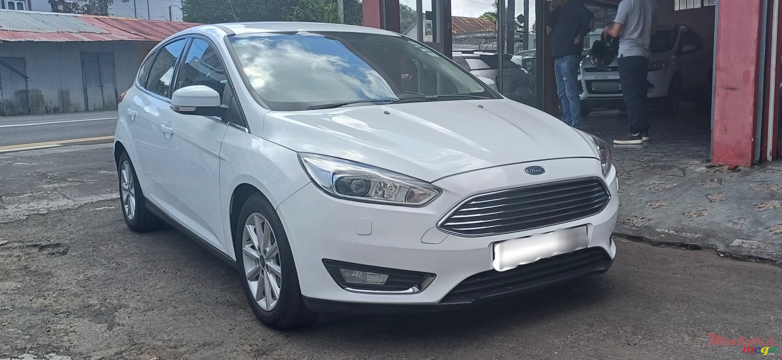 2017' Ford Focus Titanium photo #2