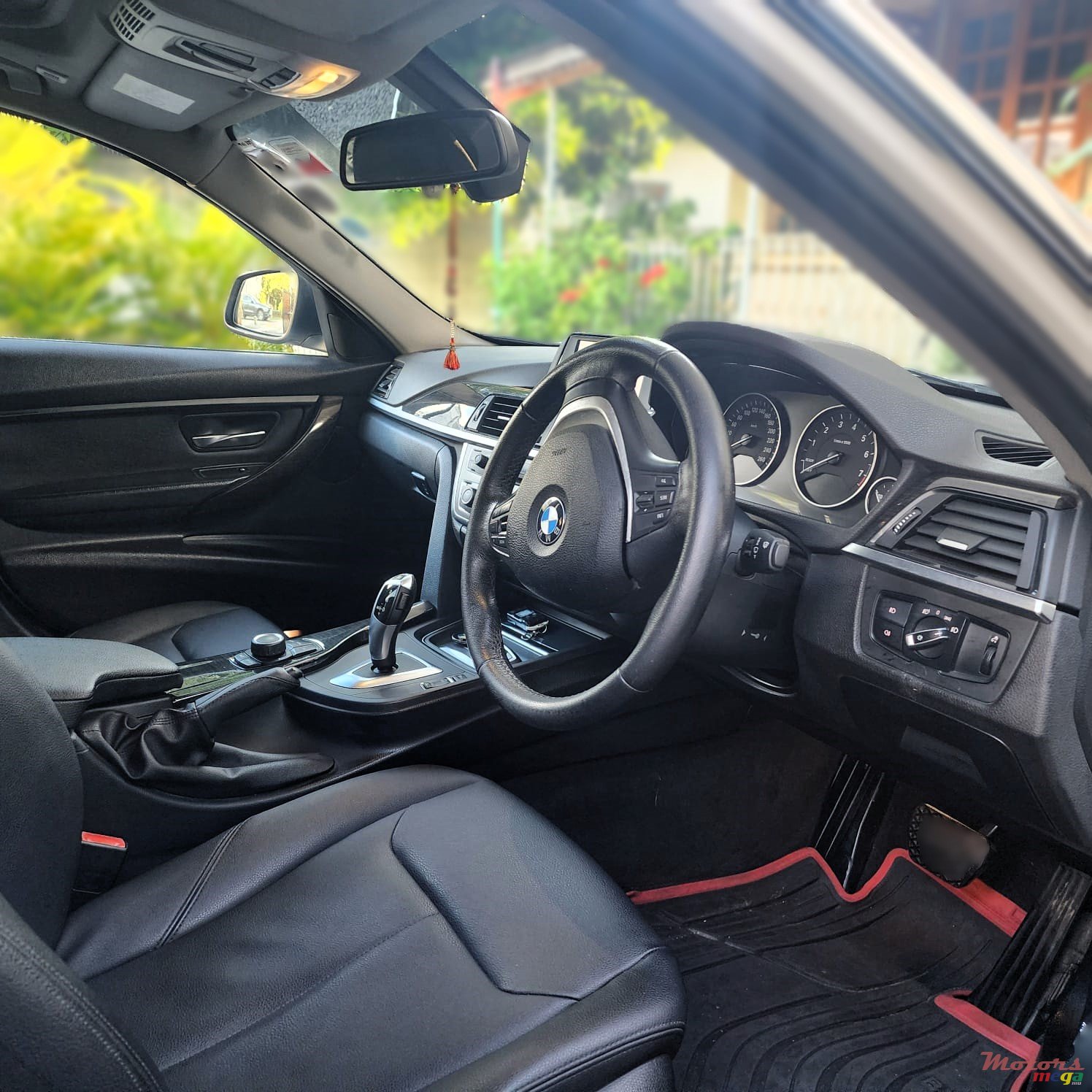 2015' BMW 3 Series Sedan photo #4