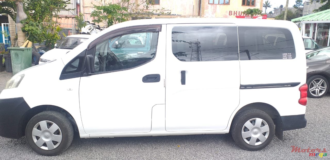 2011' Nissan NV NV200 photo #3