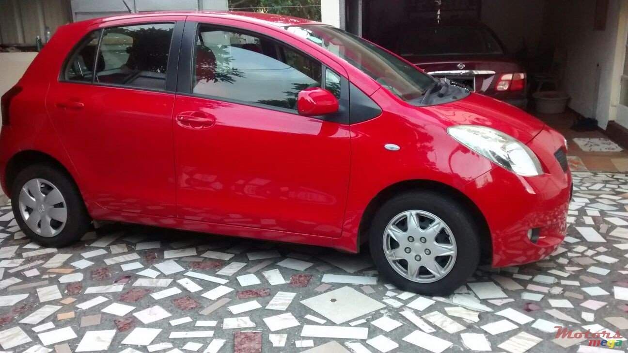 2007' Toyota Yaris photo #3