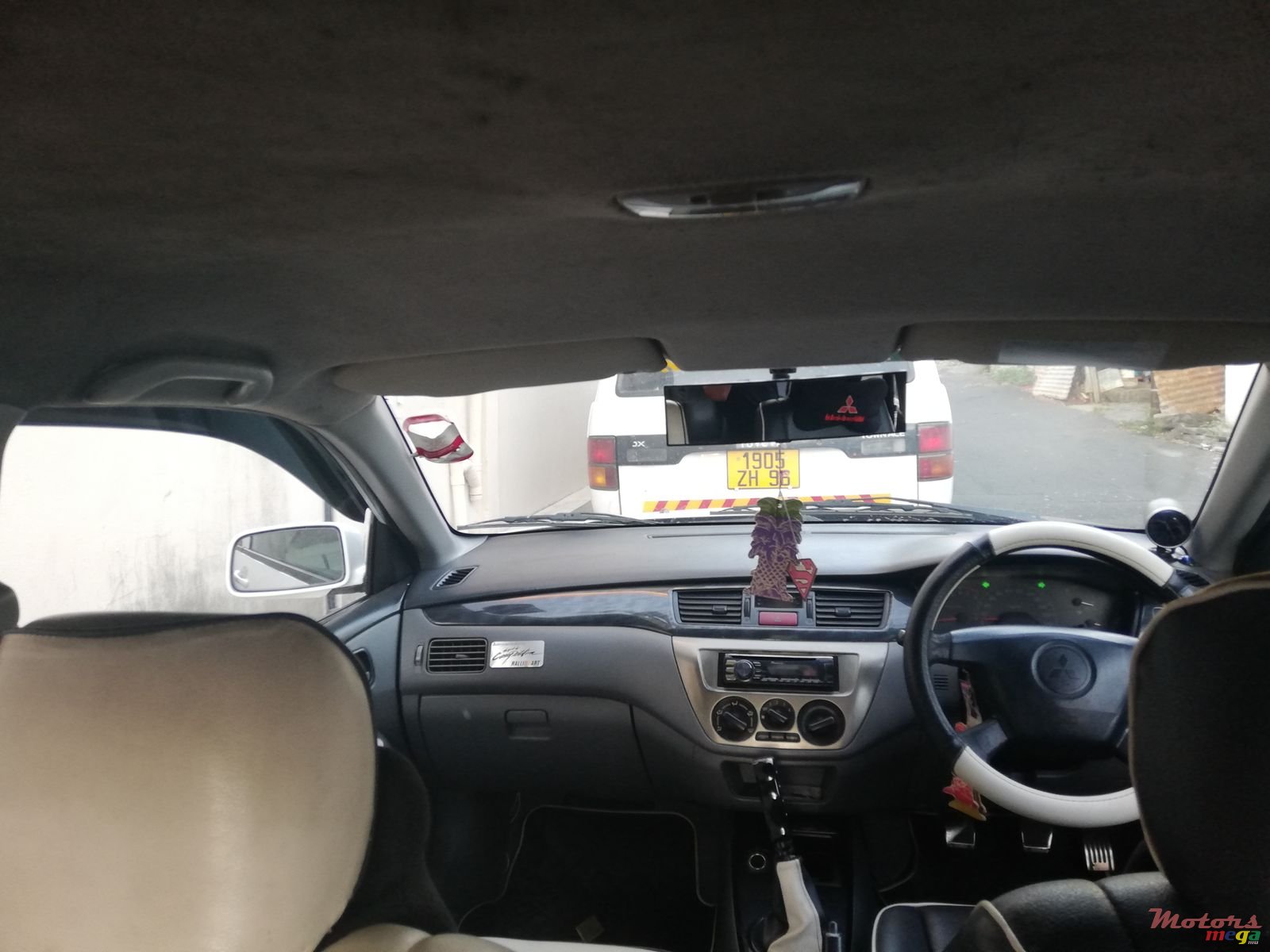 2004' Mitsubishi Lancer photo #1