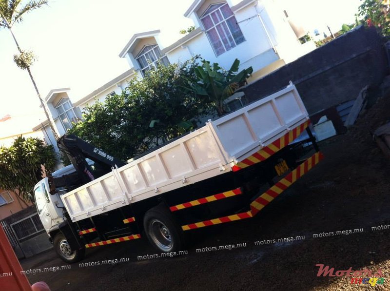 2005' Mitsubishi Celeste crane photo #2